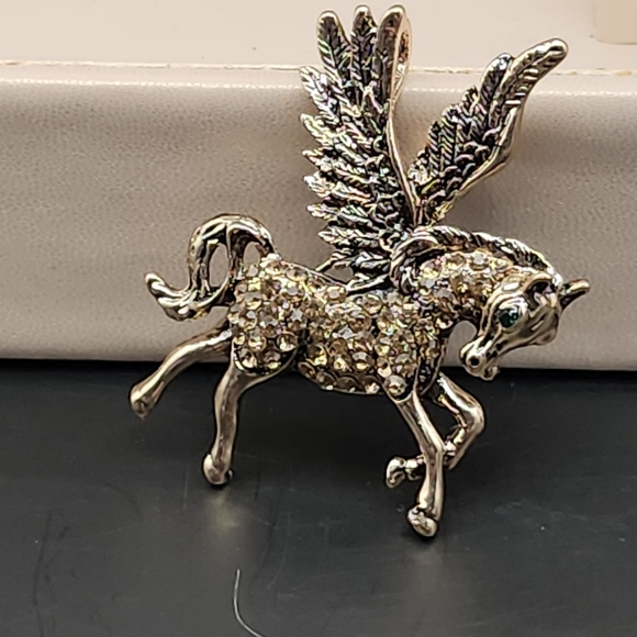 Betsey Johnson Pegasus Flying Stallion Rhinestones Pin Brooch - Picture 1 of 5